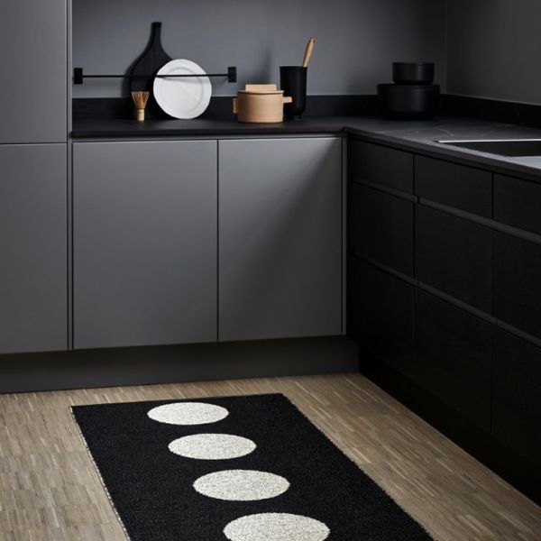 Pappelina Rug Vera Black  | Allium Interiors