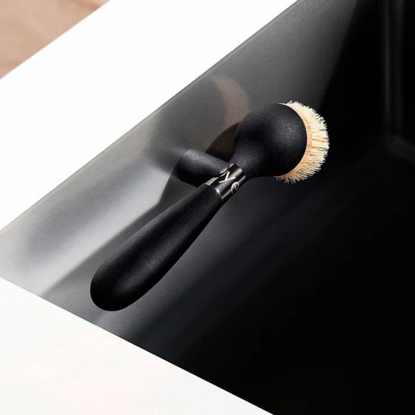 yeseco The One Brush Black | Allium Interiors